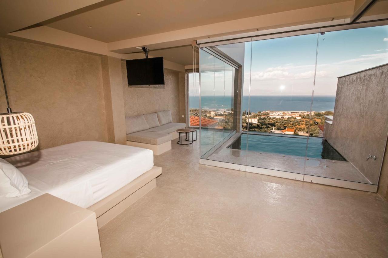 Mani Luxury Suites And Studios In Gytheio With Private Pools Экстерьер фото