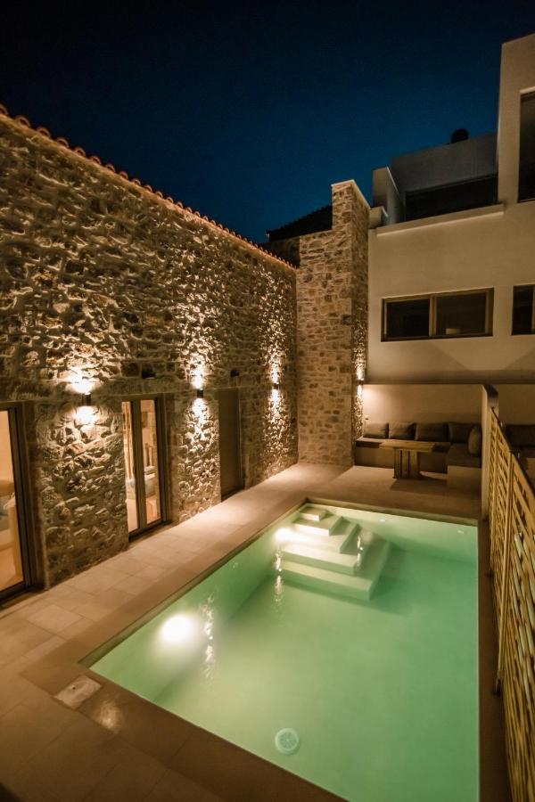 Mani Luxury Suites And Studios In Gytheio With Private Pools Экстерьер фото