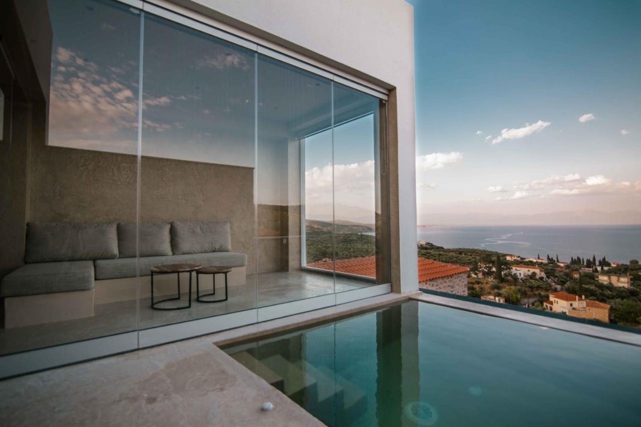 Mani Luxury Suites And Studios In Gytheio With Private Pools Экстерьер фото