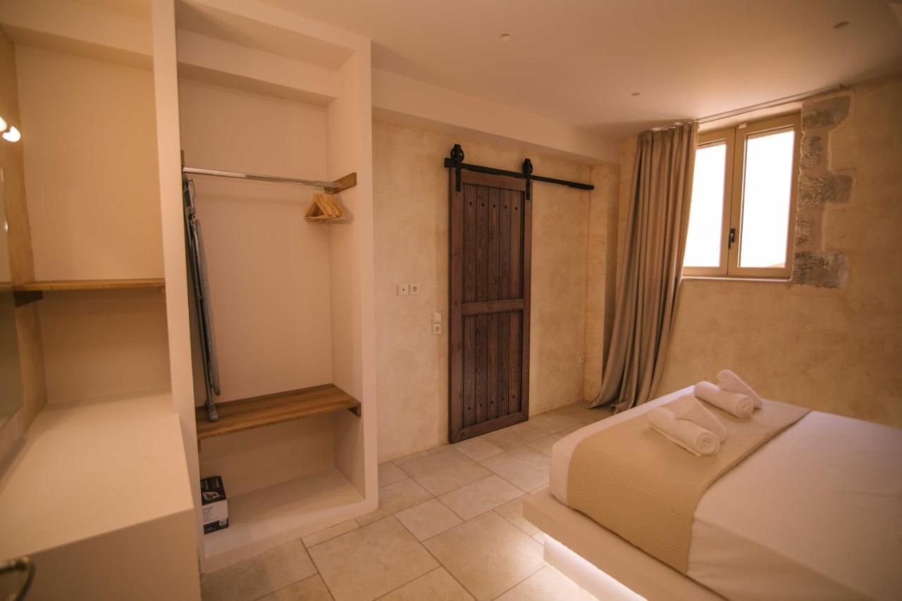 Mani Luxury Suites And Studios In Gytheio With Private Pools Экстерьер фото