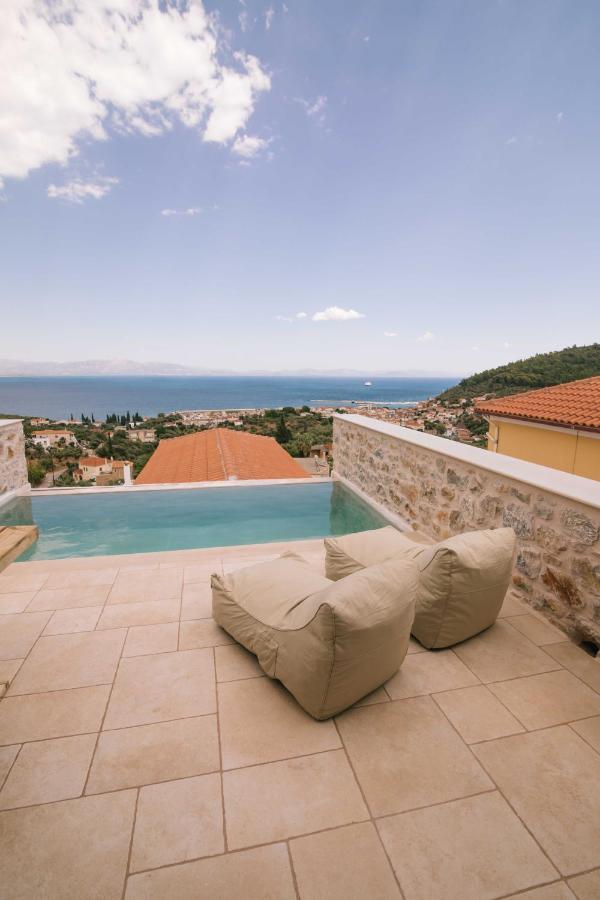 Mani Luxury Suites And Studios In Gytheio With Private Pools Экстерьер фото