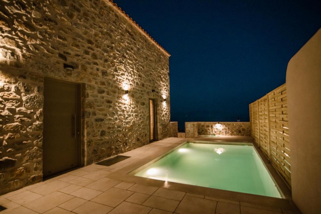 Mani Luxury Suites And Studios In Gytheio With Private Pools Экстерьер фото
