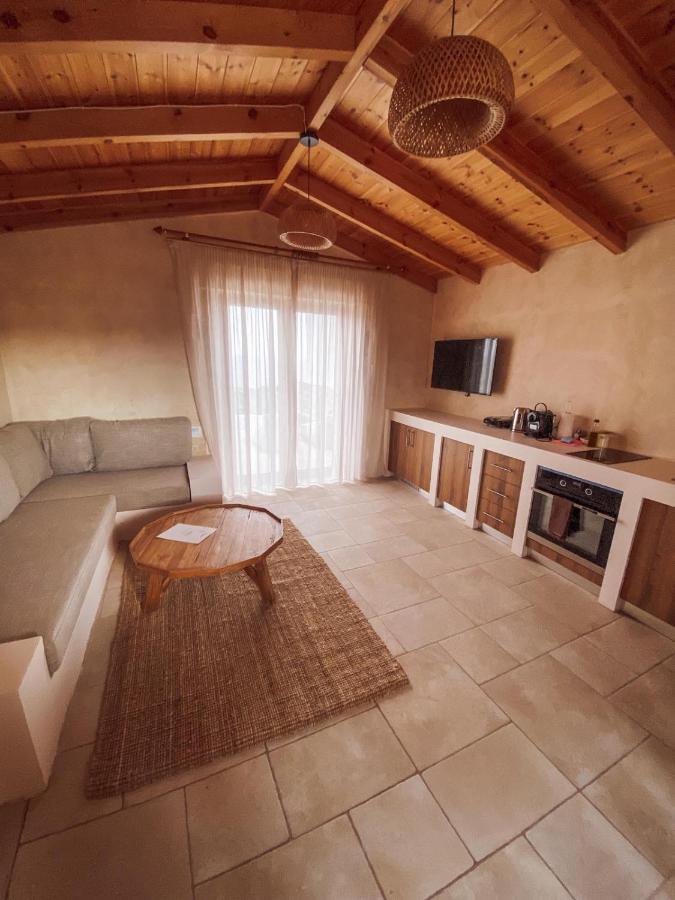 Mani Luxury Suites And Studios In Gytheio With Private Pools Экстерьер фото
