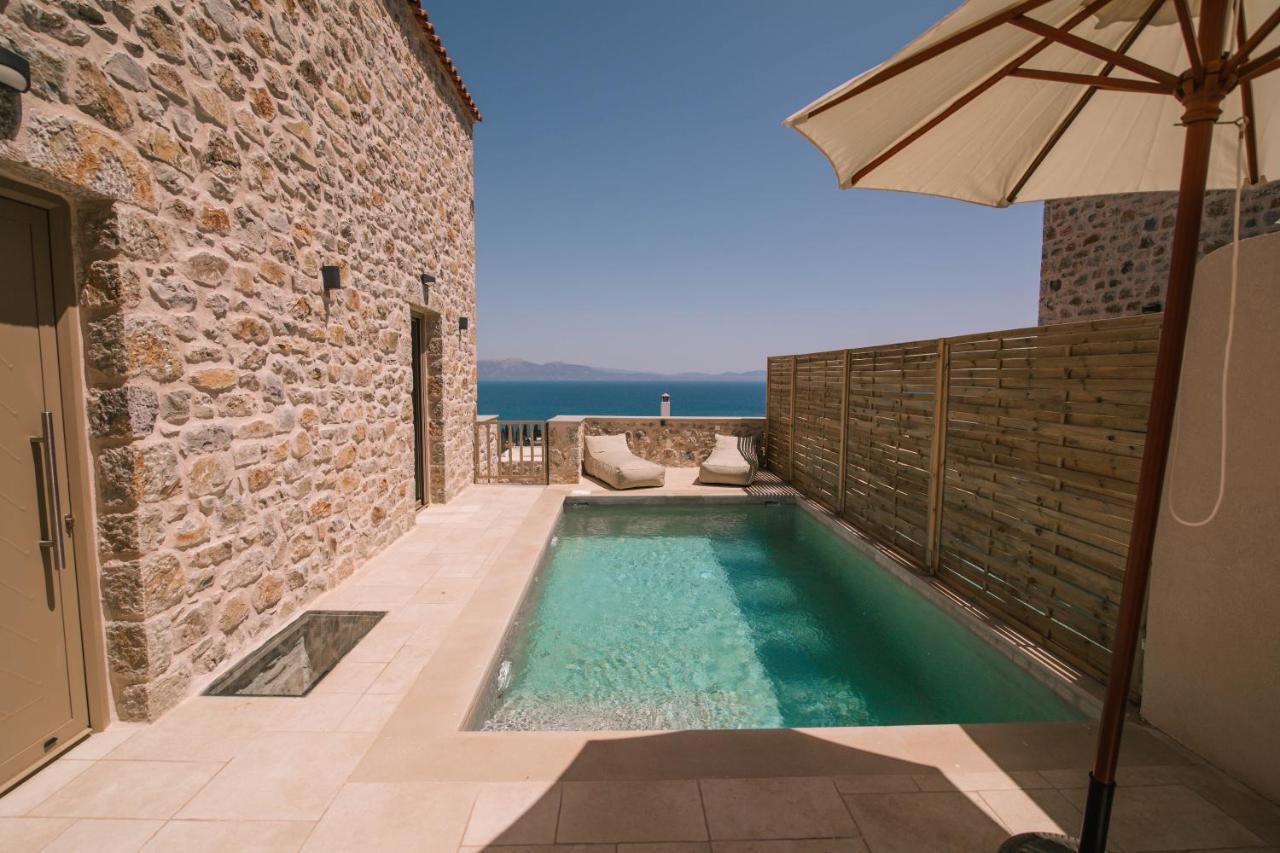 Mani Luxury Suites And Studios In Gytheio With Private Pools Экстерьер фото