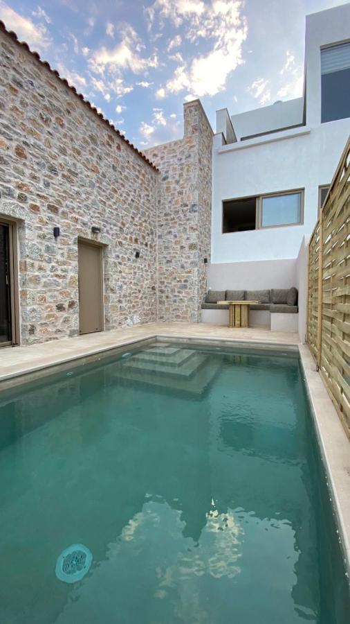 Mani Luxury Suites And Studios In Gytheio With Private Pools Экстерьер фото