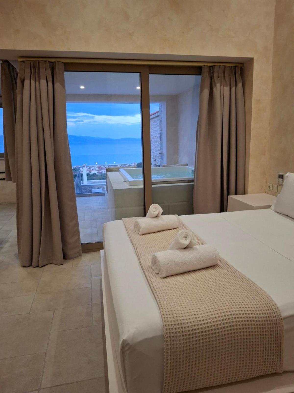 Mani Luxury Suites And Studios In Gytheio With Private Pools Экстерьер фото