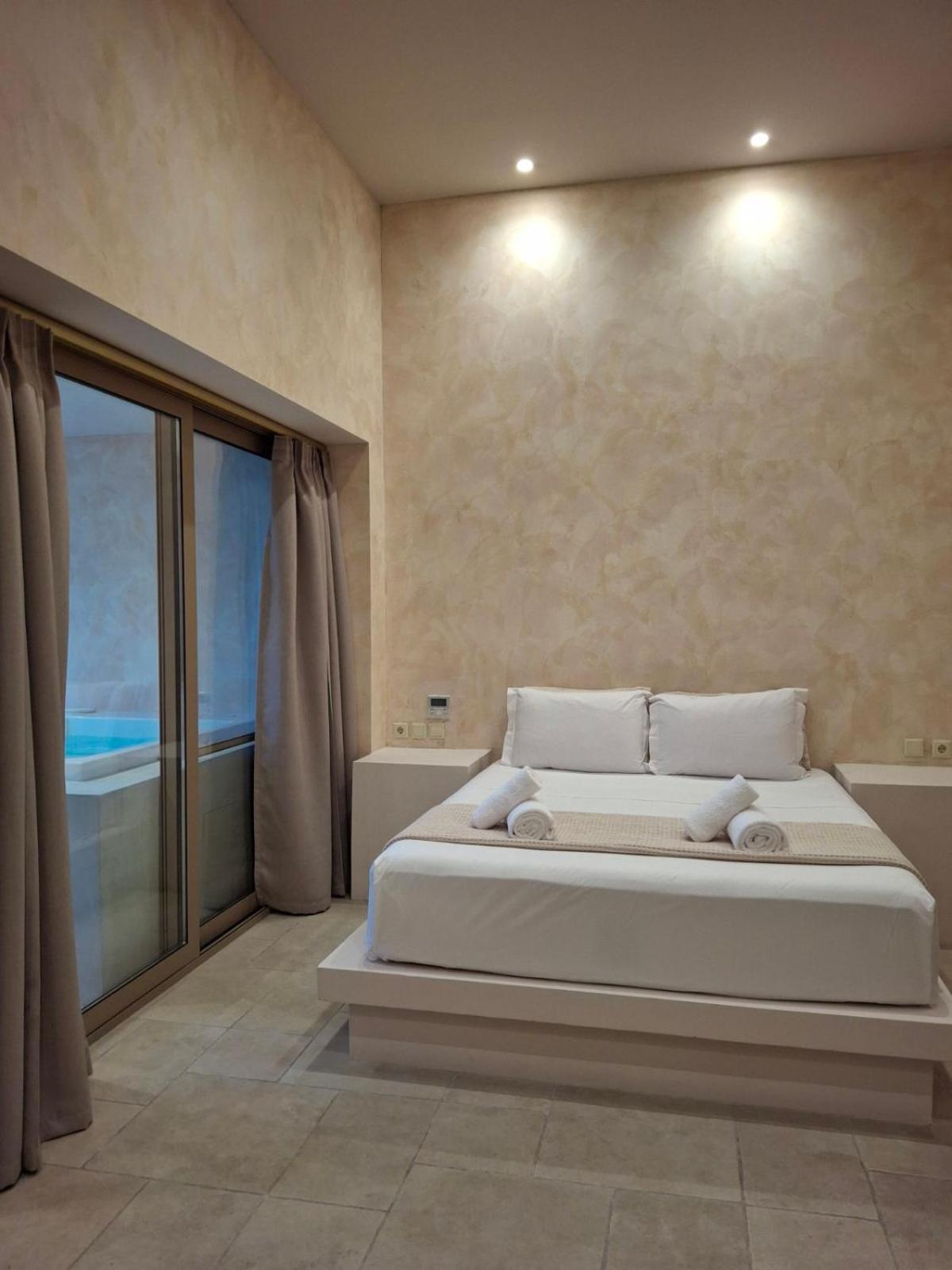 Mani Luxury Suites And Studios In Gytheio With Private Pools Экстерьер фото